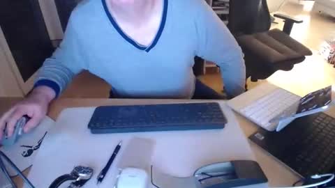 iandy12 online show from April 22, 2026, 9:38 pm