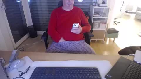 iandy12 online show from May 18, 2026, 10:04 pm