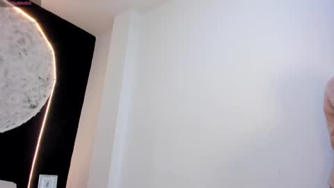 Snapshot of iangilbert chatting on October 21, 2025, 8:31 pm ian online show from October 21, 2025, 8:31 pm