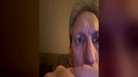 Snapshot of icums4u chatting on June 28, 2026, 9:32 pm icums4u online show from June 28, 2026, 9:32 pm