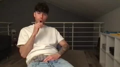 Snapshot of icyninesix chatting on February 4, 2025, 1:34 am icyninesix online show from February 4, 2025, 1:34 am