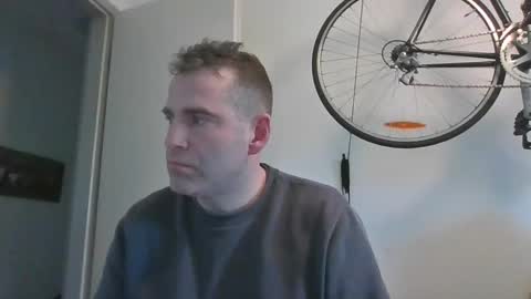 idontknowwhy1 online show from December 16, 2024, 10:40 am