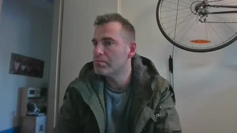 idontknowwhy1 online show from December 18, 2024, 9:14 am