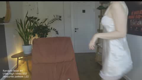 Snapshot of ifyouleave chatting on November 2, 2025, 11:56 am Belle online show from November 2, 2025, 11:56 am