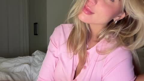 Snapshot of iiivy_ chatting on December 14, 2024, 5:40 am Ivy online show from December 14, 2024, 5:40 am