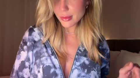 Snapshot of iiivy_ chatting on January 21, 2025, 2:22 am Ivy online show from January 21, 2025, 2:22 am