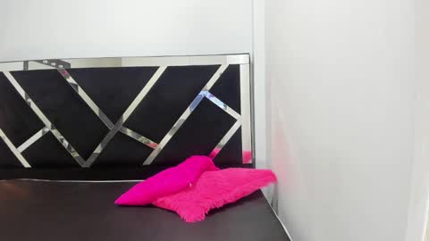 Snapshot of iisabella_noa chatting on September 17, 2025, 12:51 pm Isabella online show from September 17, 2025, 12:51 pm
