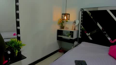 Snapshot of iisabella_noa chatting on September 24, 2025, 1:14 pm Isabella online show from September 24, 2025, 1:14 pm
