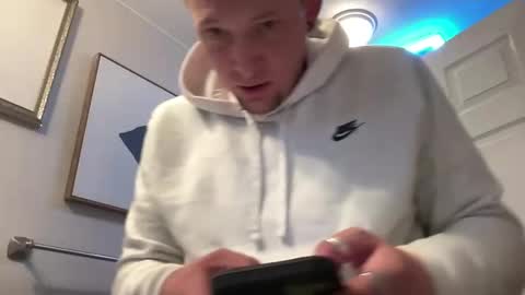 iknowuslut online show from April 21, 2026, 7:47 am