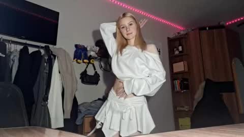 ShyLuna online show from February 15, 2026, 6:10 am