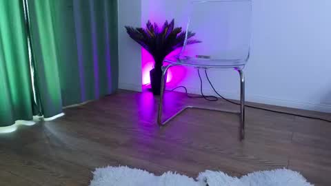 Emma online show from September 19, 2025, 5:53 am