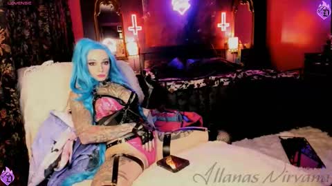 IllanasNIrvana online show from November 10, 2025, 7:35 pm