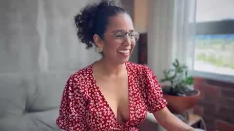 Snapshot of illaroom chatting on October 9, 2025, 6:50 pm Kloe online show from October 9, 2025, 6:50 pm