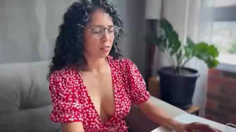 Kloe online show from February 11, 2026, 8:03 pm