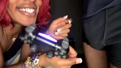 Snapshot of illoqu3nt chatting on January 21, 2025, 12:25 am Dre online show from January 21, 2025, 12:25 am