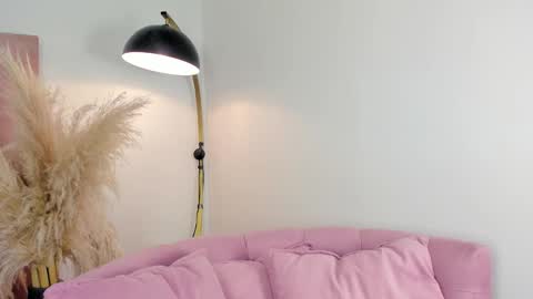 Aleja  online show from October 19, 2025, 1:17 am