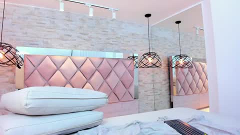 im mou  online show from January 24, 2025, 3:45 pm