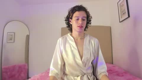 Perseo - Help me with 50 thumbs up online show from February 25, 2026, 9:57 pm