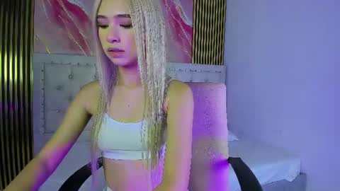 im_sunshinee online show from June 17, 2026, 6:09 pm