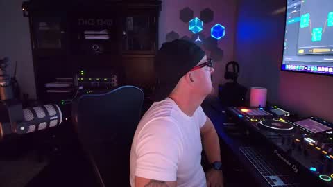 Snapshot of imdjazra chatting on October 14, 2025, 1:50 am DJ Azra online show from October 14, 2025, 1:50 am