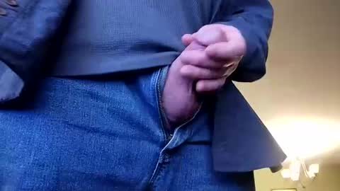 Iminyourroom online show from December 4, 2024, 9:40 am