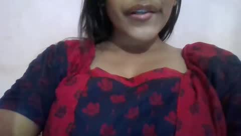 Snapshot of imlovelyrose chatting on January 29, 2025, 1:28 pm ROSE online show from January 29, 2025, 1:28 pm