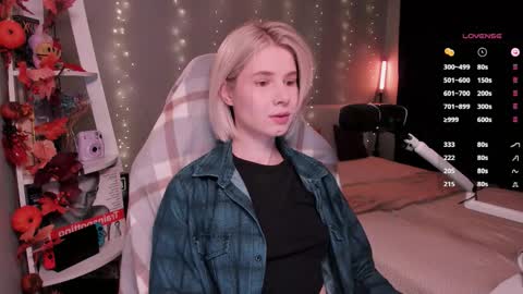 Mia online show from November 24, 2025, 9:53 am