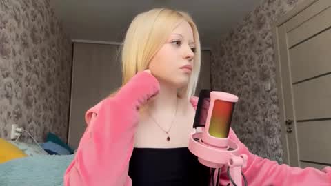 Lola online show from February 19, 2026, 11:28 am