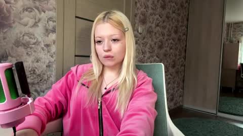 Lola online show from April 7, 2026, 12:05 pm