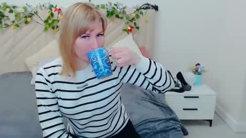 Snapshot of incredible_ariela chatting on March 7, 2026, 8:11 am incredible_ariela online show from March 7, 2026, 8:11 am