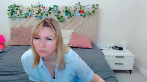 Snapshot of incredible_ariela chatting on May 7, 2026, 11:48 am incredible_ariela online show from May 7, 2026, 11:48 am
