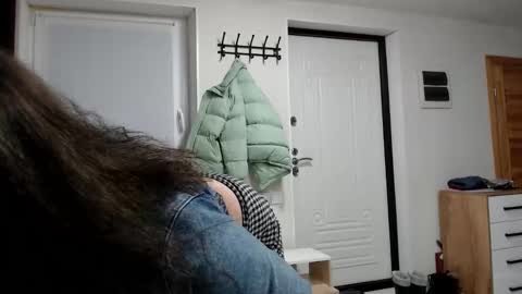 Snapshot of increible_della chatting on February 25, 2026, 1:43 pm Della online show from February 25, 2026, 1:43 pm