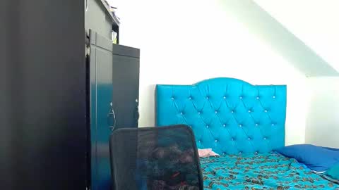 incubus_couple1 online show from January 12, 2025, 7:42 pm