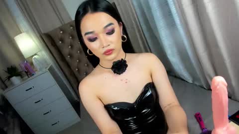 indestructabletrixie online show from December 22, 2024, 3:44 pm