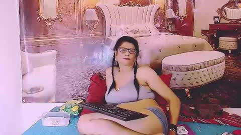 Snapshot of indianallure chatting on May 19, 2026, 9:26 am Femiez online show from May 19, 2026, 9:26 am