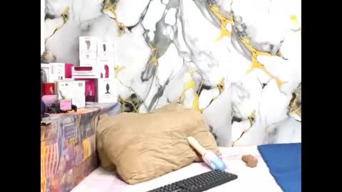 Lia online show from May 8, 2026, 4:29 am