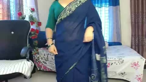 Snapshot of indiantina chatting on October 28, 2025, 5:33 am tina online show from October 28, 2025, 5:33 am