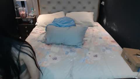 Marie online show from April 24, 2026, 2:25 am