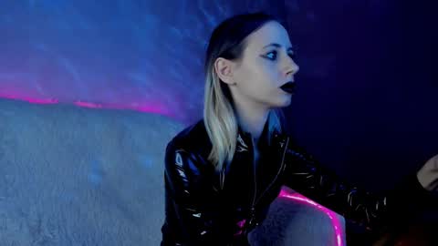 Snapshot of inner_light___ chatting on February 8, 2025, 6:12 pm Venera online show from February 8, 2025, 6:12 pm