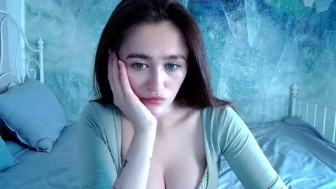 Lina online show from April 8, 2026, 10:59 am