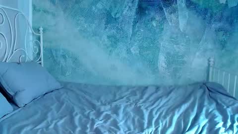 Lina online show from April 17, 2026, 2:09 pm