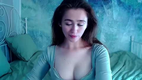 Lina online show from May 18, 2026, 5:02 am