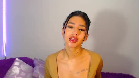 Abril online show from December 6, 2024, 9:24 pm