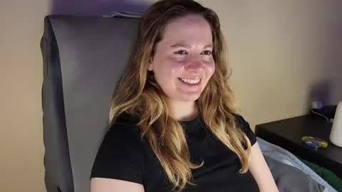 Snapshot of internetfairy_xo chatting on July 7, 2026, 6:47 am Faye online show from July 7, 2026, 6:47 am
