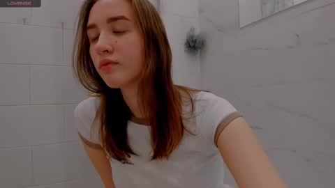 Snapshot of internetsexplorer chatting on February 19, 2025, 7:05 pm Bernadette  Join  online show from February 19, 2025, 7:05 pm