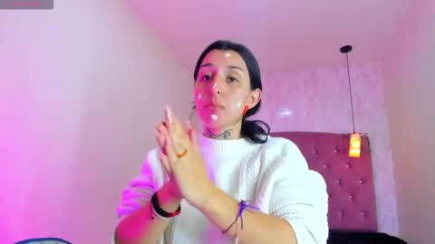 iris_77 online show from November 13, 2025, 6:07 pm