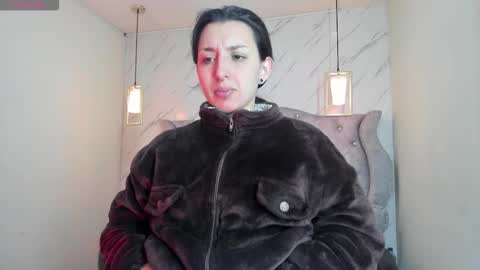 iris_77 online show from December 19, 2025, 12:23 pm