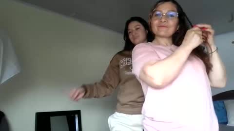 Snapshot of iris__sexy chatting on October 27, 2025, 8:02 pm angusdiabla online show from October 27, 2025, 8:02 pm