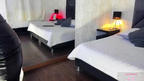 Queen Iris online show from March 12, 2026, 3:29 pm