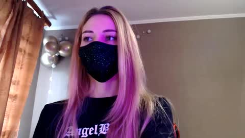 Lily online show from November 26, 2025, 12:39 pm